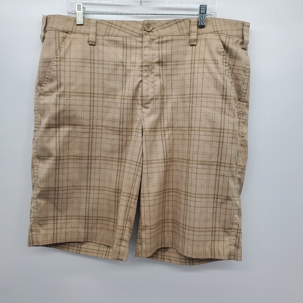 Under Armour flat front tan quick dry plaid athletic shorts men's size 38